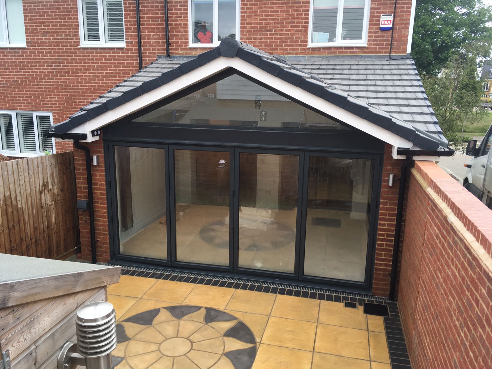 Rear extension with steel structure and complex roof